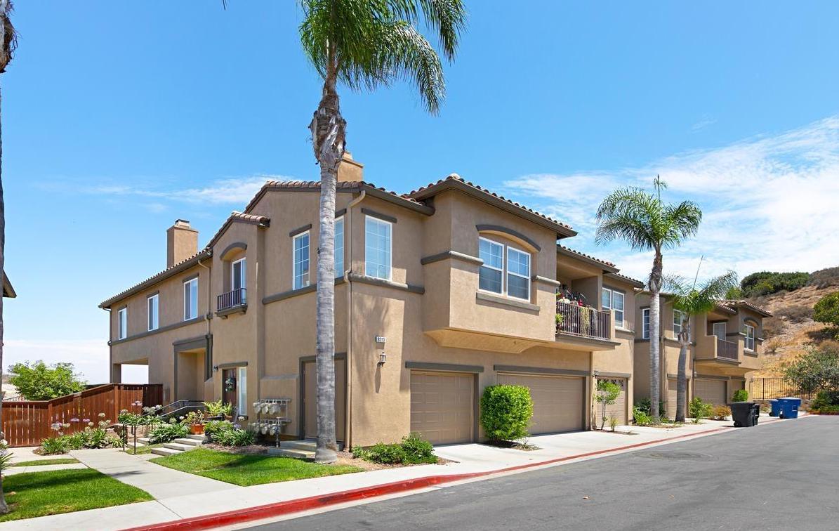 6313 Avenida De Las Vistas UNIT 2 - 1